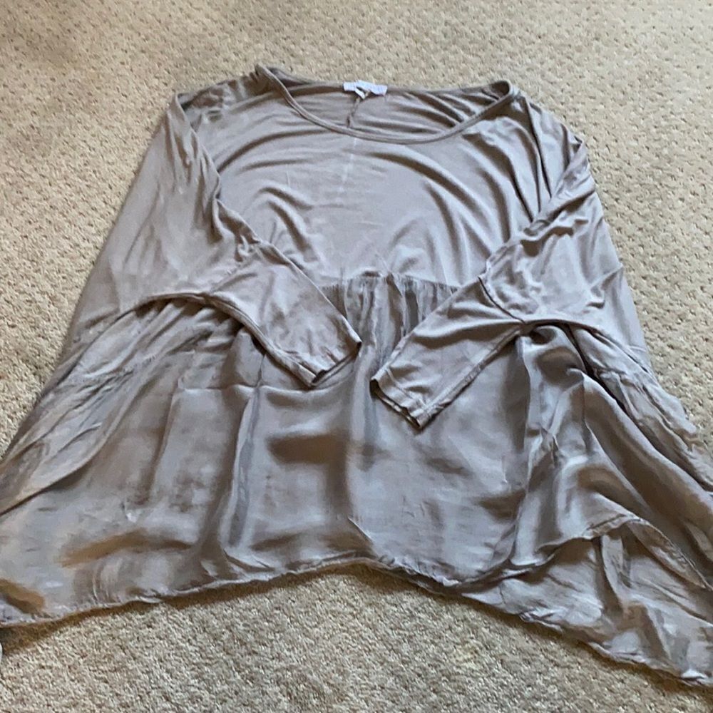 Tempo Paris top. Size S/M. Very good condition.